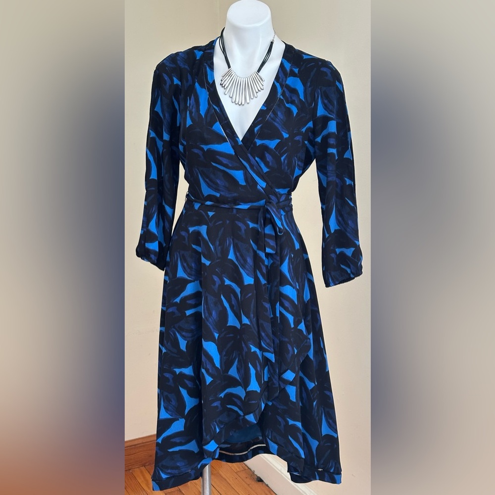 HALSTON Black & Blue Floral Print Wrap Dress Peekaboo Arms Sz PS